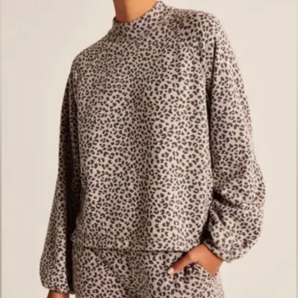 Abercrombie and Fitch leopard print mockneck crewneck Pullover Sweatshirt